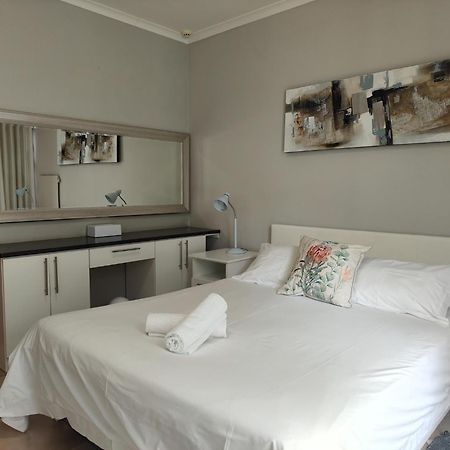 D'Urbanmist Self-Catering Guest House Durbanville Ngoại thất bức ảnh